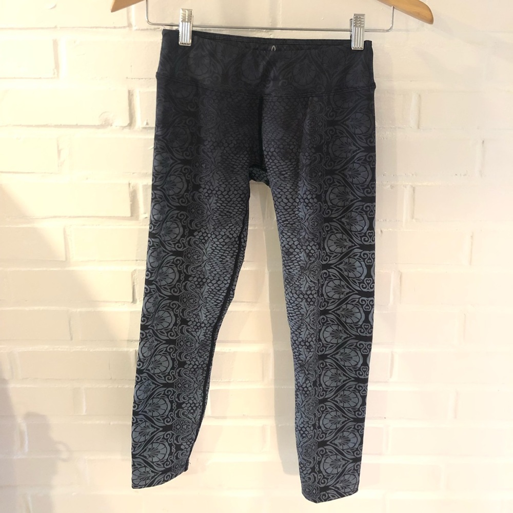 Black and gray patterned yoga/workout pants.